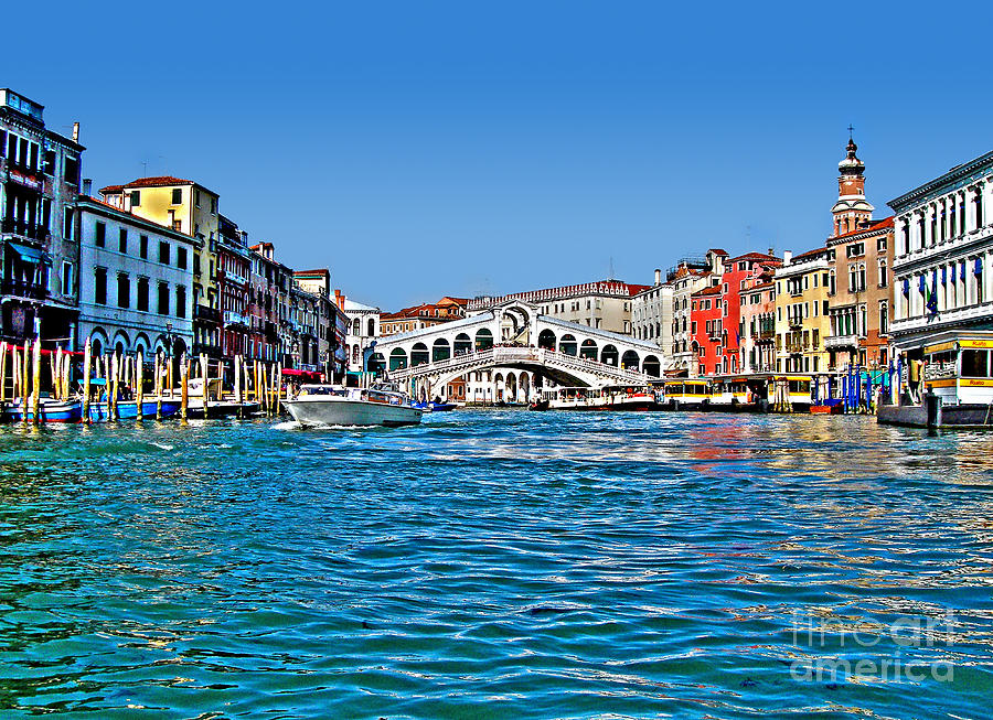 Venezia - Il Gran Canale - Ponte Rialto Photograph by Carlos Alkmin
