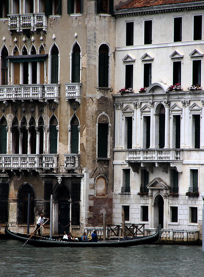 Venice Gondolier 2 Photograph by Andrew Fare