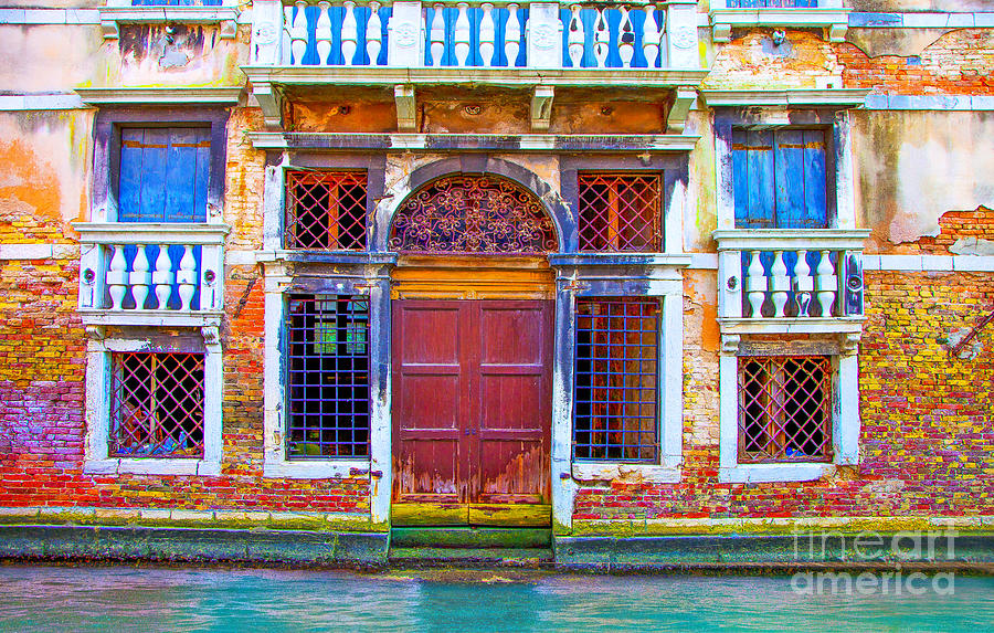 Venice Palace Under The Rain Photograph by Jean-luc Bohin