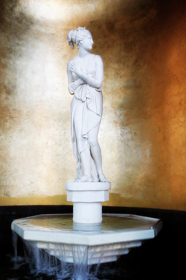 Venus Goddess Statue Ceasars Palace Photograph by Marilyn Hunt