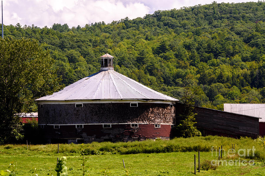 Vermont Round Barn Photograph By Sherman Perry