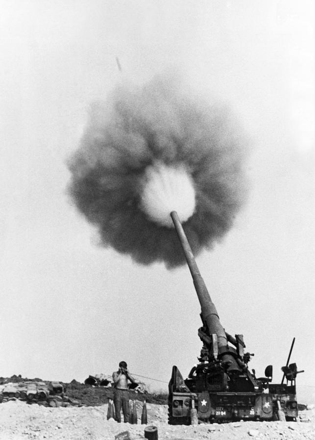 Vietnam Artillery Firing Photograph by Underwood Archives