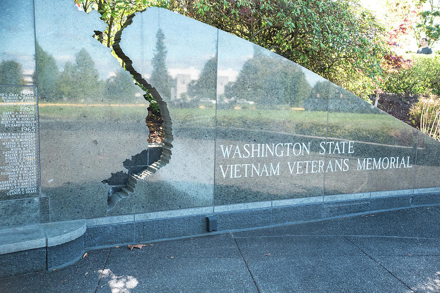 Vietnam Veterans Memorial Photograph by Tom Cochran