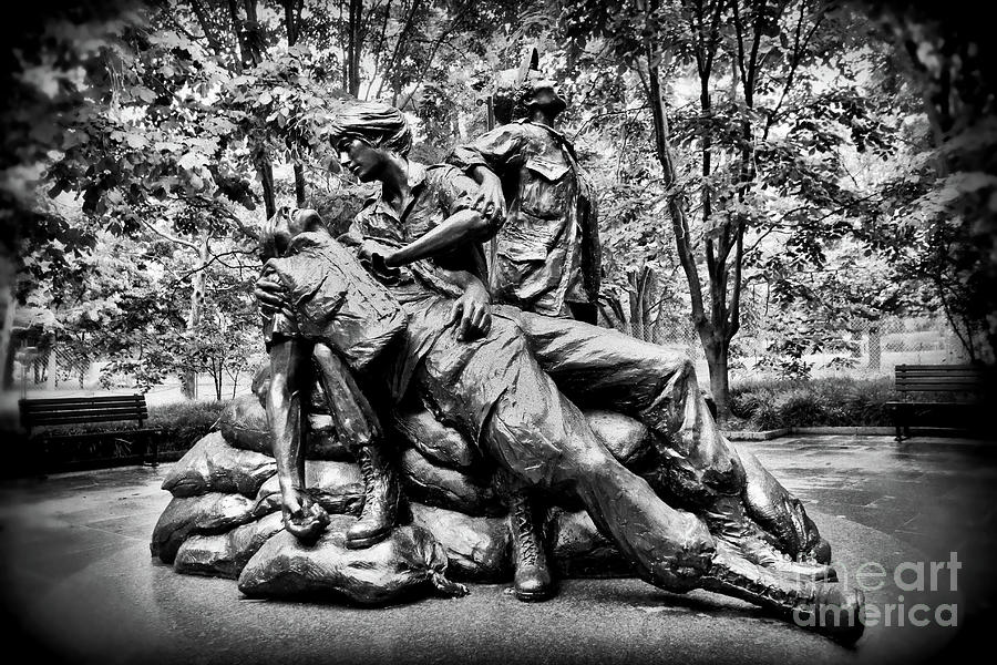 Vietnam Womens Veterans Memorial Photograph by Allen Beatty
