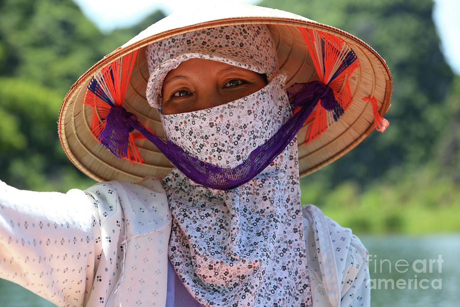 Landscape Photograph - Vietnamese Woman  by Chuck Kuhn