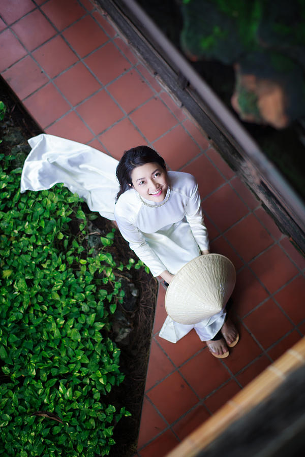 Beautiful Vietnamese women with ao dai and non la Photograph by Huynh Thu -  Pixels