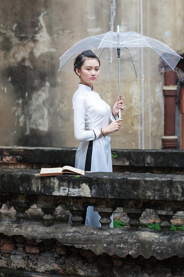 Vietnamese young women with Ao Dai hoding umbrella at china town ...