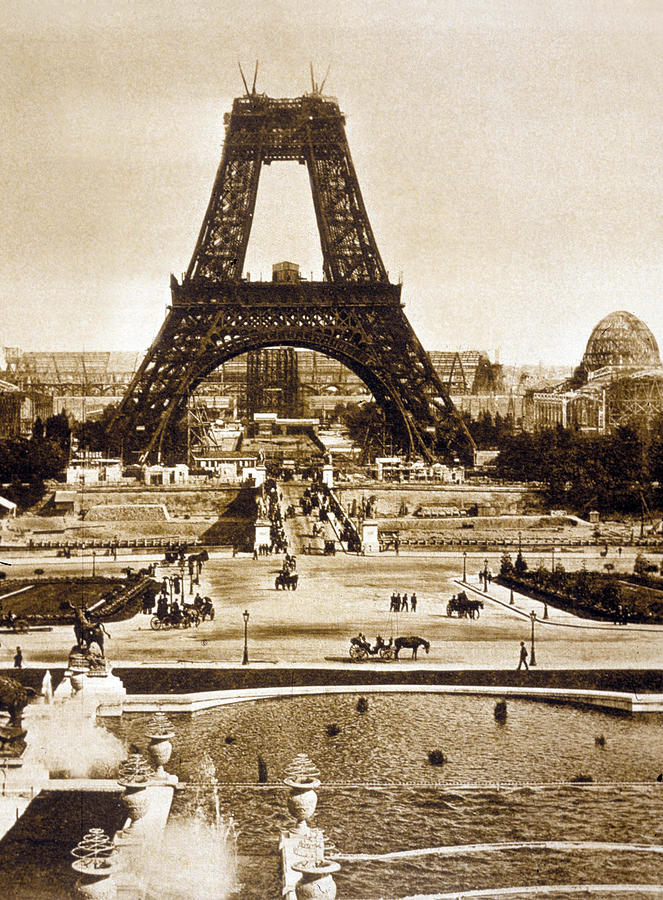 View from the Chaillot palace of the Eiffel tower being built