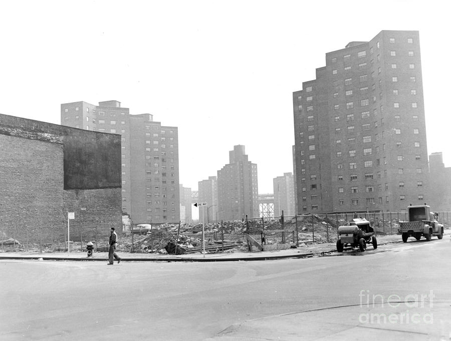 View Of E Houston Showing The Baruch Housing And Williamsburg Bridge