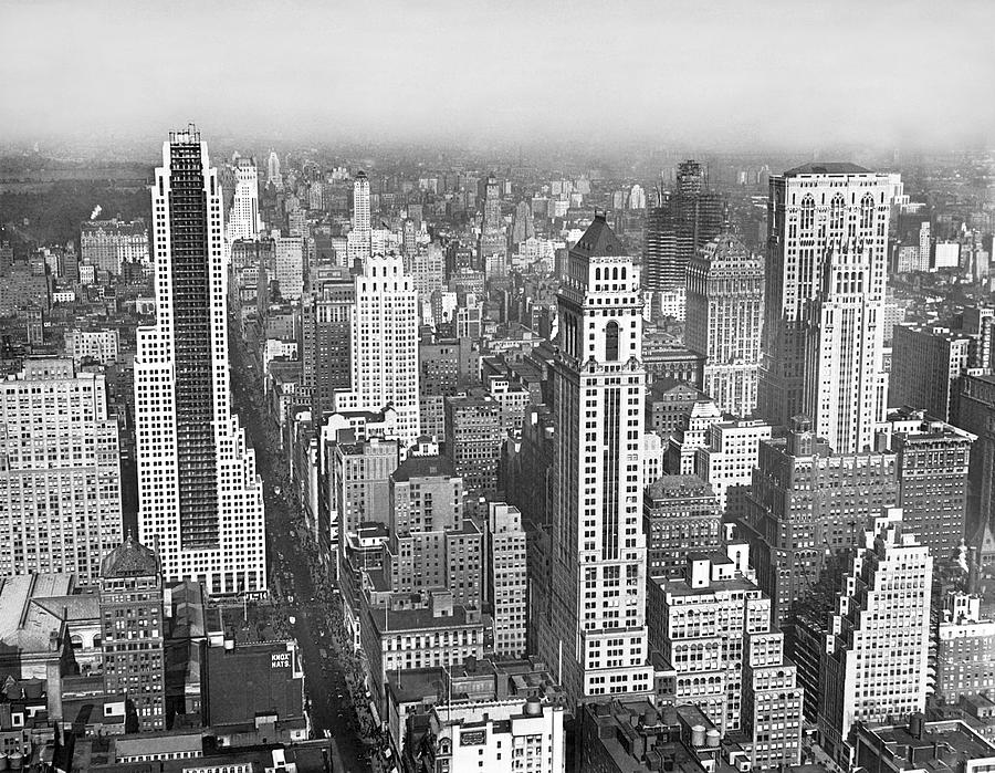 View of midtown Manhattan Photograph by Underwood & Underwood