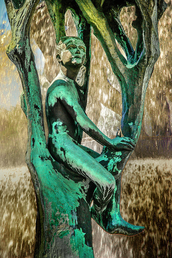 Vigeland Boy in Tree Fountain Photograph by KG Thienemann