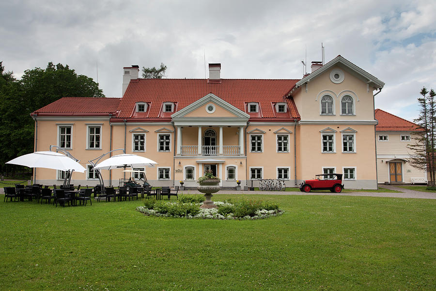 Vihula Manor House in Lahemaa National Park Photograph by Aivar Mikko