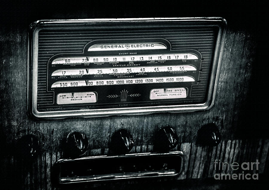 Vintage Cool Radio Mixed Media by David Millenheft