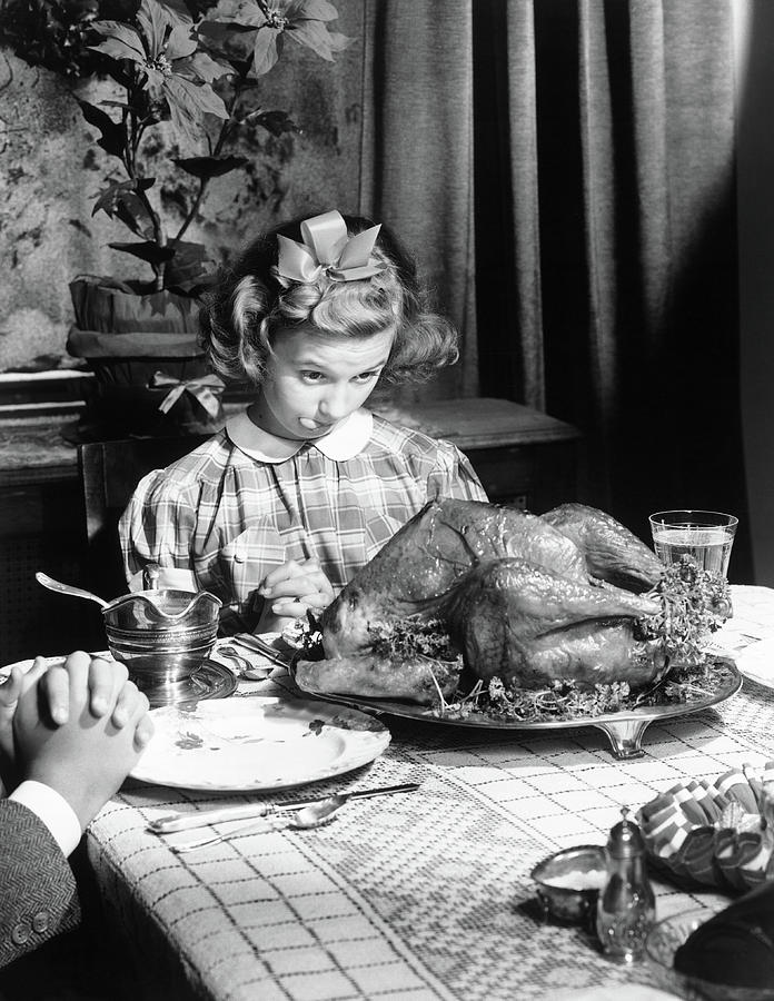 vintage-photo-depicting-thanksgiving-din