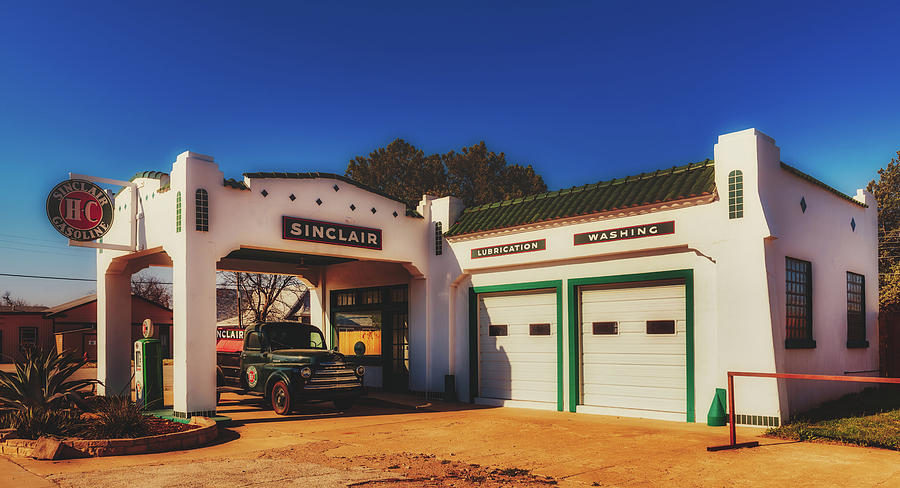 Vintage Sinclair Gas Station Photograph by Mountain Dreams