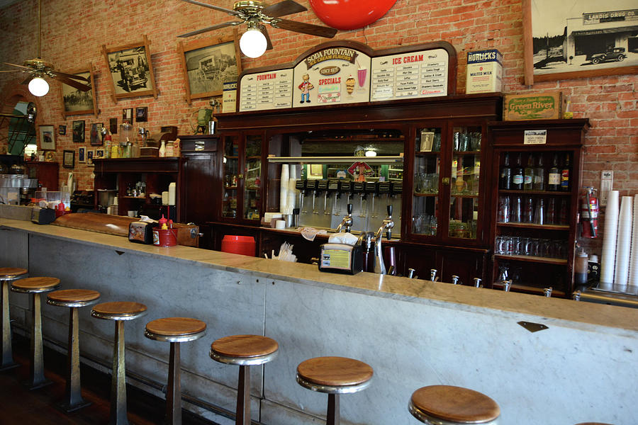 Old Fashioned Ice Cream Shops - America Soda Fountains