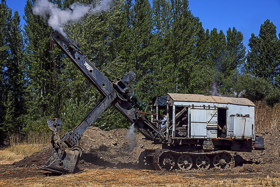 Vintage steam shovel Photograph by Garry Gay
