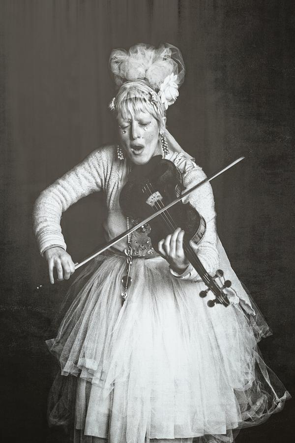 Violin Songstress Photograph by Alice Gipson