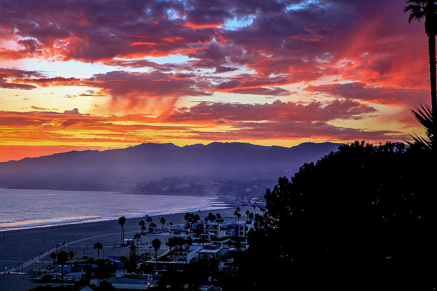Virga Sunset Over Malibu Photograph by Gene Parks