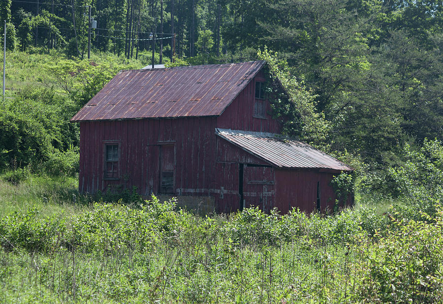 Virginia Barn Photograph by Suzanne Gaff