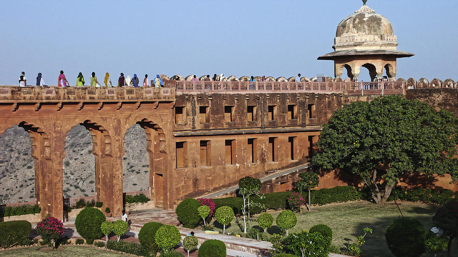 Visitors at Jaigarh fort, Jaipur 2007 by Chris Honeyman Visitors at Jaigarh fort, Jaipur 2007 by Chris Honeyman