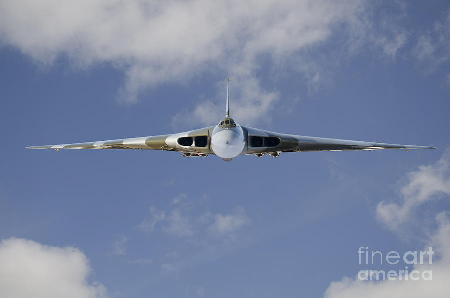 Vulcan XH558 Photograph by Steev Stamford