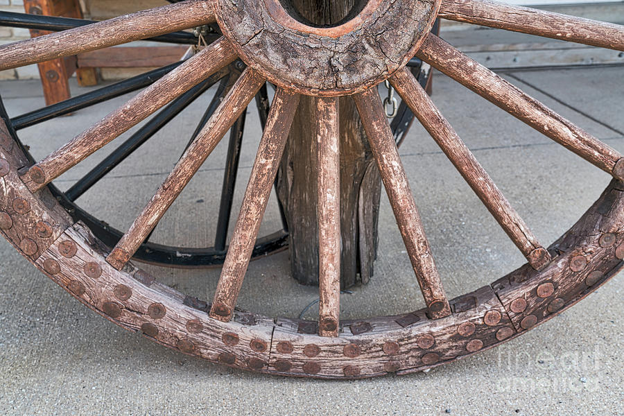 Wagon Wheel Photograph by Bee Creek Photography - Tod and Cynthia