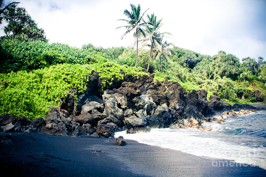 Waianapanapa Black Sand Beach Pailoa Bay Hana Maui Hawaii Photograph by Sharon Mau