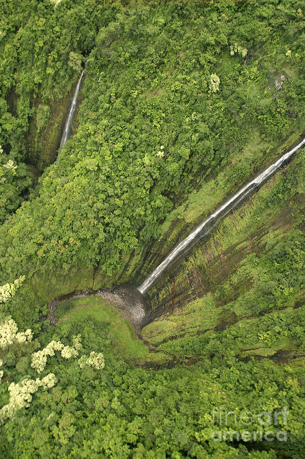 Waihiumalu Waterfall Photograph by Ron Dahlquist - Printscapes