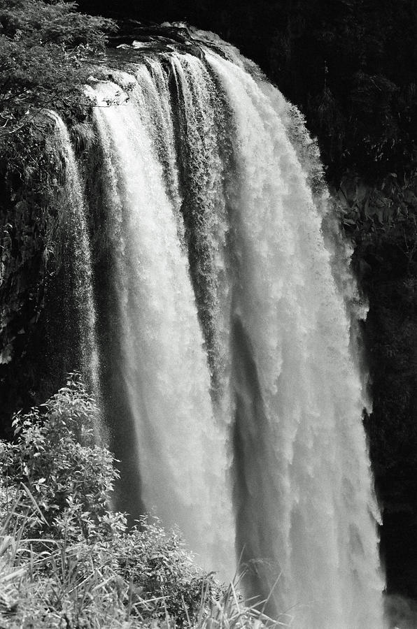 Wailua Falls 01 - SFX 200 BW - Kauai, Hawaii Photograph by Pamela Critchlow
