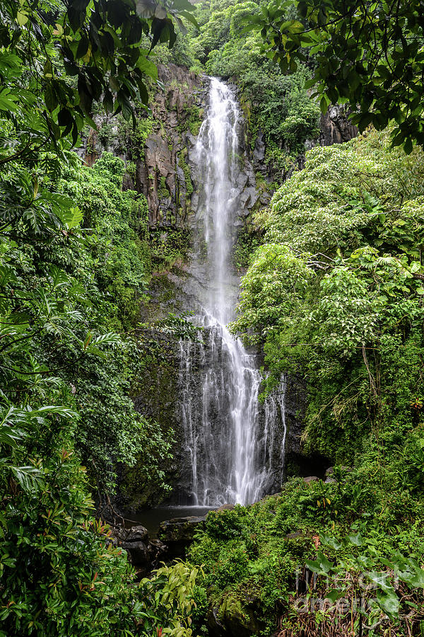 Wailua Falls on the Road to Hana, Maui, Hawaii Photograph by Peter Dang