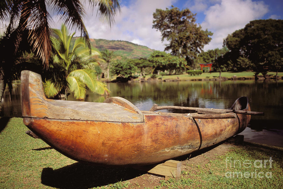 Wailua, Wooden Canoe Photograph by Rita Ariyoshi - Printscapes