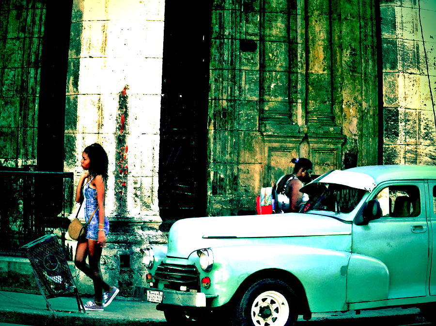 Walking Havana Photograph