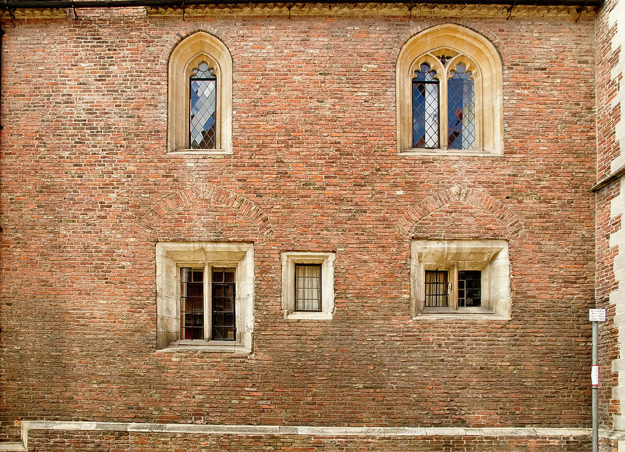 Wall of five windows. Photograph by Elena Perelman