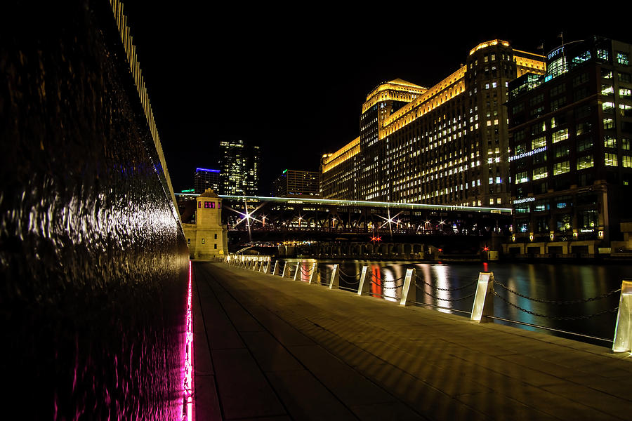 Wall of water by Chicago River Photograph by Sven Brogren