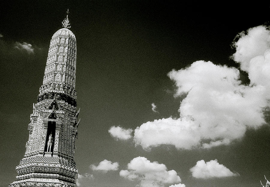 Wat Arun And Sky by Shaun Higson Wat Arun And Sky by Shaun Higson