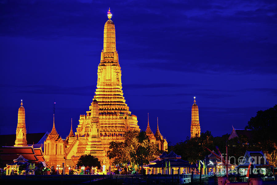 Wat Arun Temple at twilight in Bangkok, Thailand Photograph by Sam Antonio