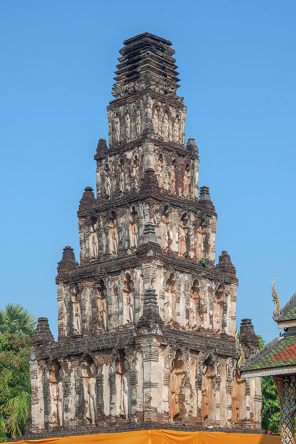 Wat Chamthewi Chedi Kukut Buddha Niches DTHLU0072 Photograph by Gerry Gantt