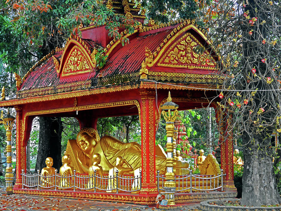 Wat Krom Temple 16 Photograph by Ron Kandt