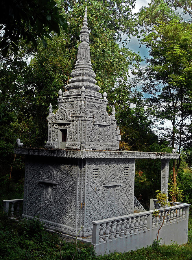 Wat Leu Temple 22 Photograph by Ron Kandt
