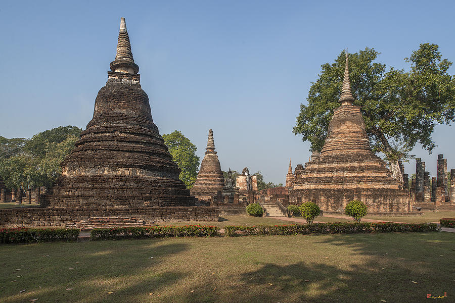 Wat Mahathat Chedi DTHST0052 Photograph by Gerry Gantt