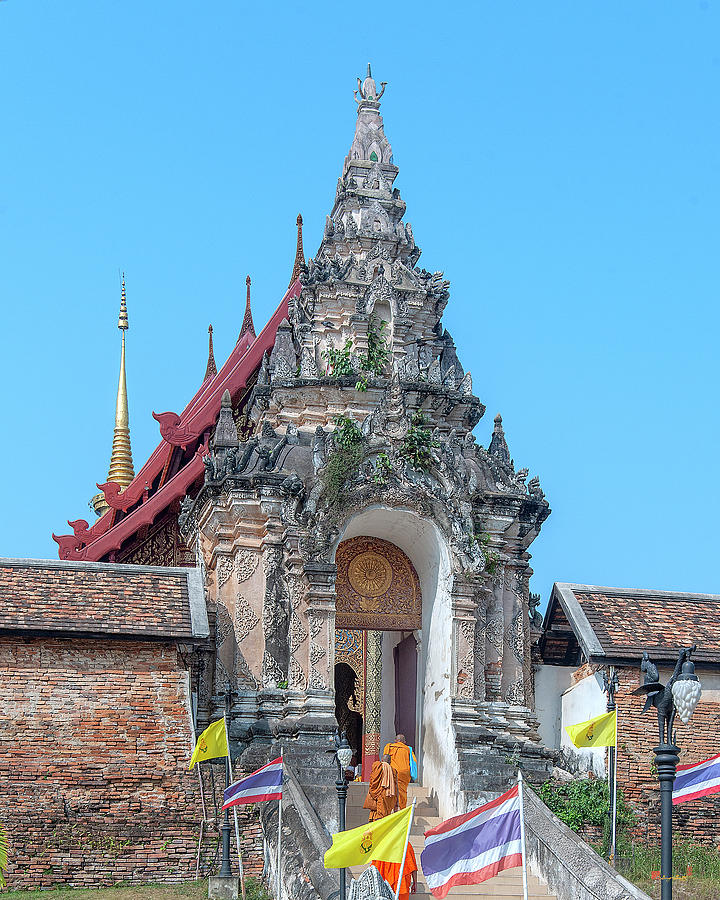 Wat Phra That Lampang Luang Temple Gate DTHLA0034 Photograph by Gerry Gantt