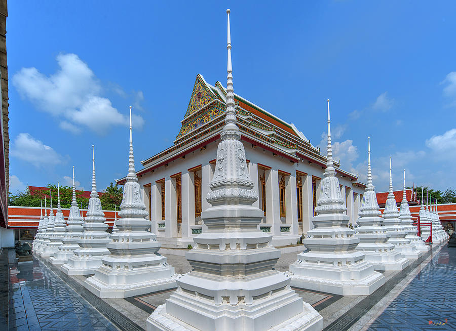 Scenic Photograph - Wat Ratcha Orasaram Phra Wihan DTHB1683 by Gerry Gantt