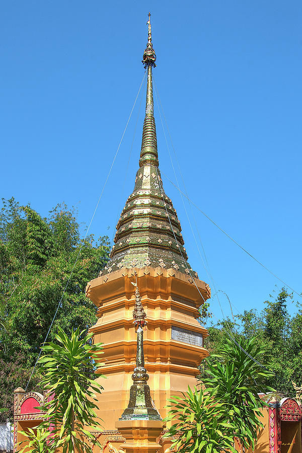 Wat Sara Chatthan Phra That Chedi Pinnacle Dthcm1720 Photograph