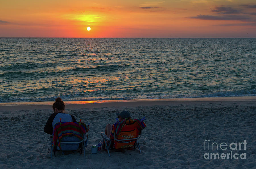 Watching sunset at Gulf Of Mexico Photograph by Les Palenik