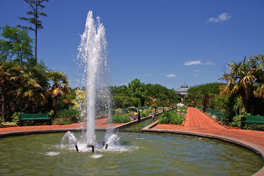 Water Fountain At Daniel Stowe Photograph