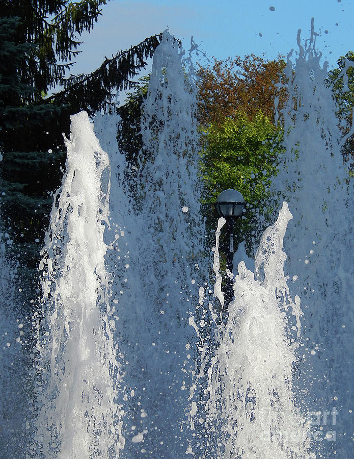 Water Fountain Photograph by Phil Perkins