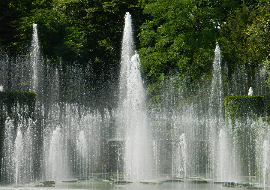 Water Fountain Show - Longwood Gardens In PA Photograph by Emmy Vickers
