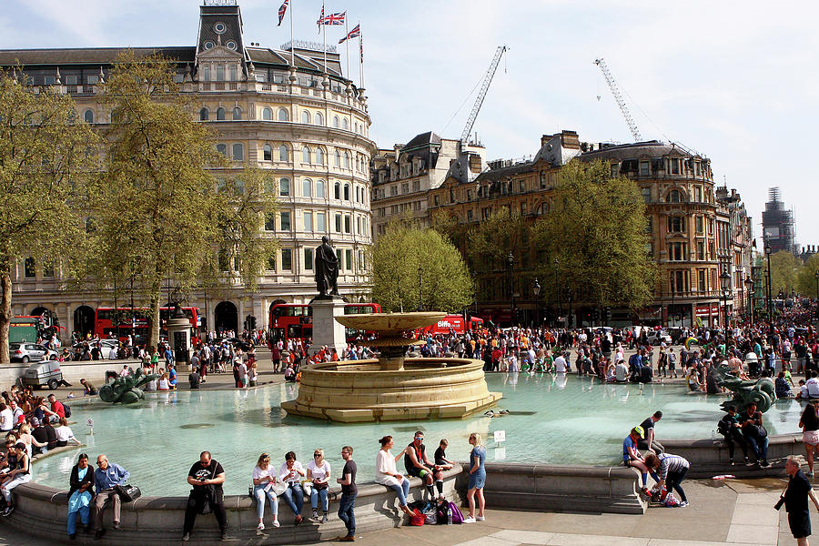 Water Fountain In Trafalgar Square, London Photograph by Aidan Moran