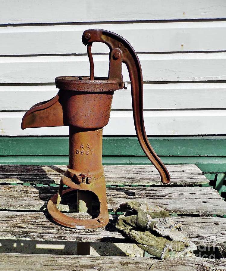 Water Hand Pump Photograph by D Hackett